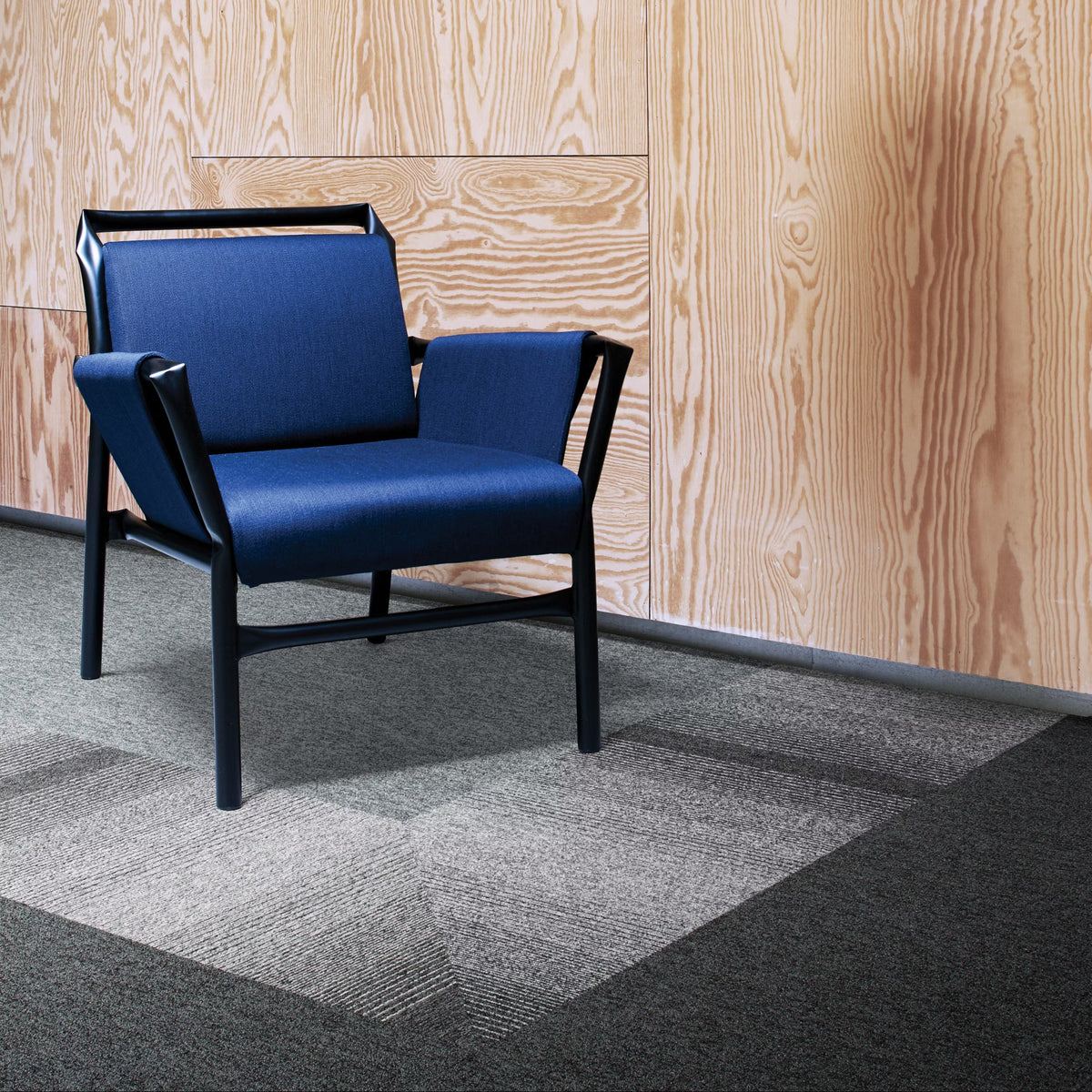 Interface Employ Loop carpet tiles in Shale and Cirrus with Employ Lines Quarry in a lounge area